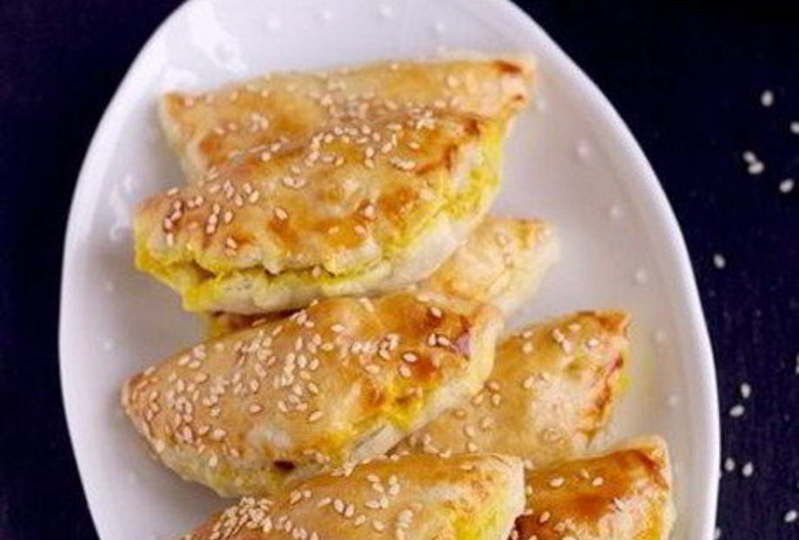 Слоеные пирожки с курицей карри