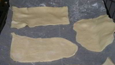 слоеные пирожки с вишней