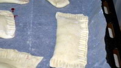 слоеные пирожки с вишней