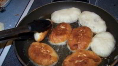жареные пирожки с капустой
