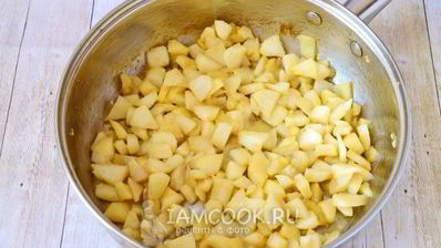 жареные пирожки с яблоками