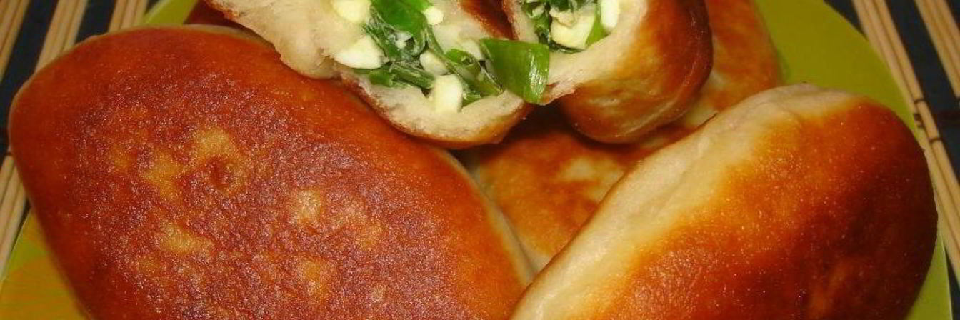 Жареные пирожки с яйцом и луком