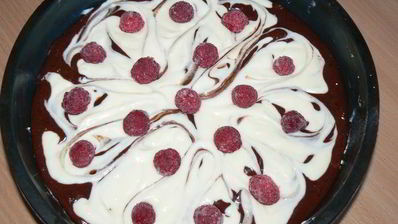 брауни с творожно-сливочным сыром и малиной