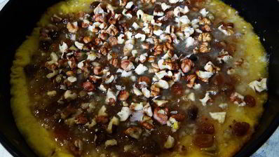 лимонное пирожное софи лорен с грецкими орехами, изюмом и безе