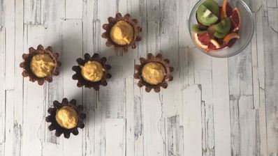 песочные корзиночки с фруктами пирожные