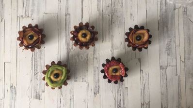 песочные корзиночки с фруктами пирожные