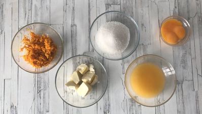 песочные корзиночки с фруктами пирожные