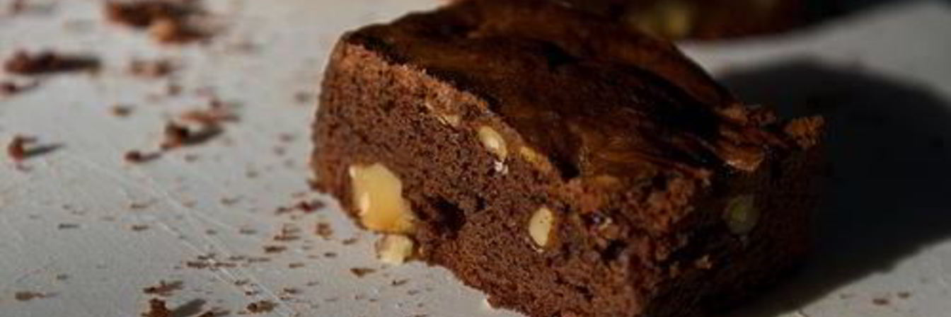 Шоколадные пирожные с грецкими орехами