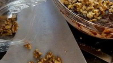 шоколадные пирожные с грецкими орехами