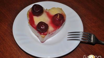 творожное пирожное с ягодами