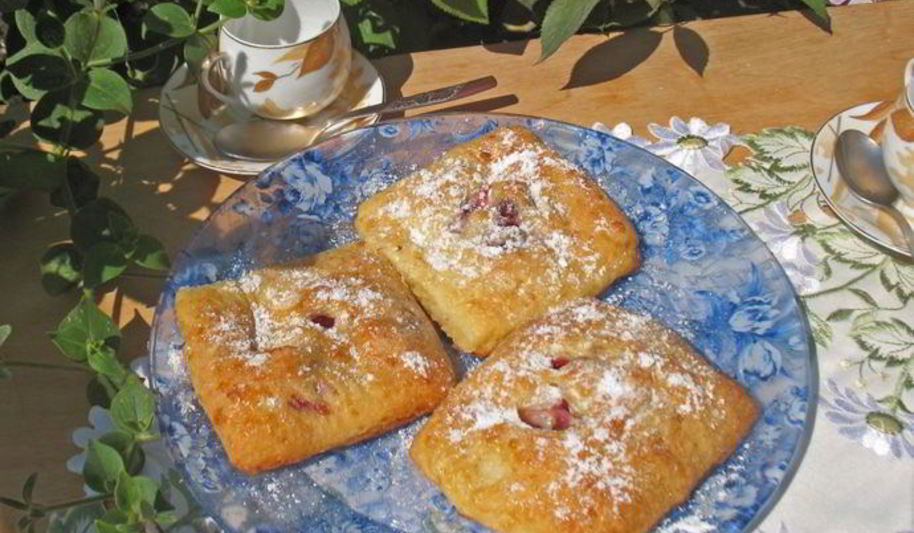 Рецепт творожных пирожных с вишней