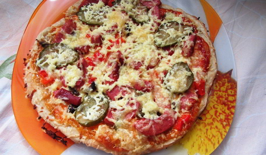 Рецепт быстрой пиццы с колбасой и овощами