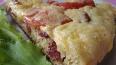 пицца на сковороде с помидорами