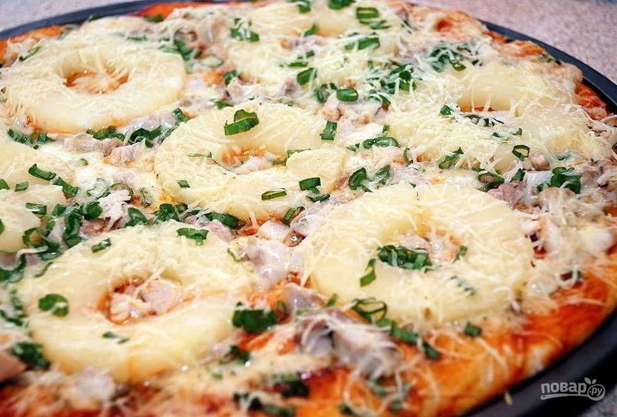 Пицца с ананасами