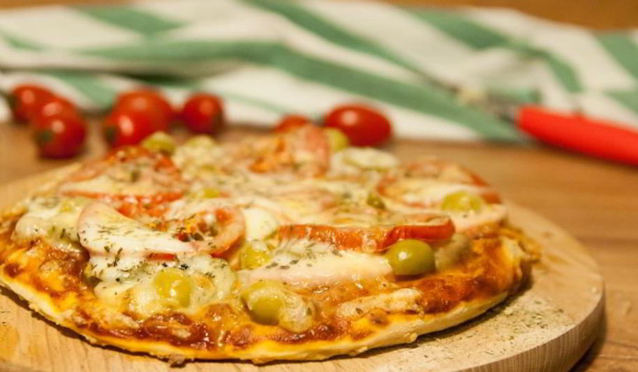 Рецепт пиццы с фаршем, грибами и моцареллой