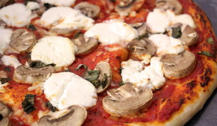 Рецепт пиццы с грибами и козьим сыром