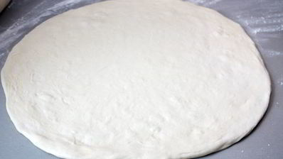 пицца с грибами и козьим сыром