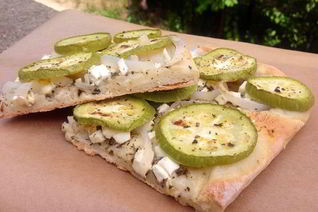 Пицца с кабачками и ароматом базилика