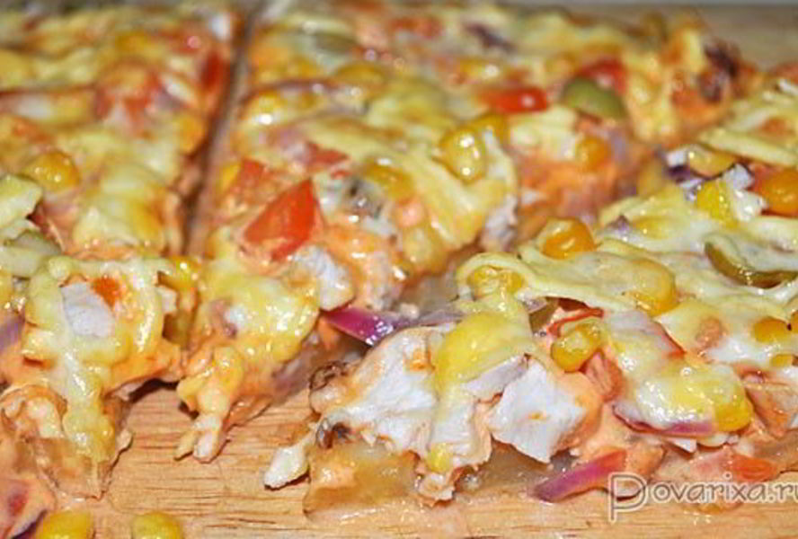 Пицца с копченой курицей