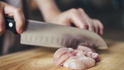 пицца с курицей карри на слоеном тесте