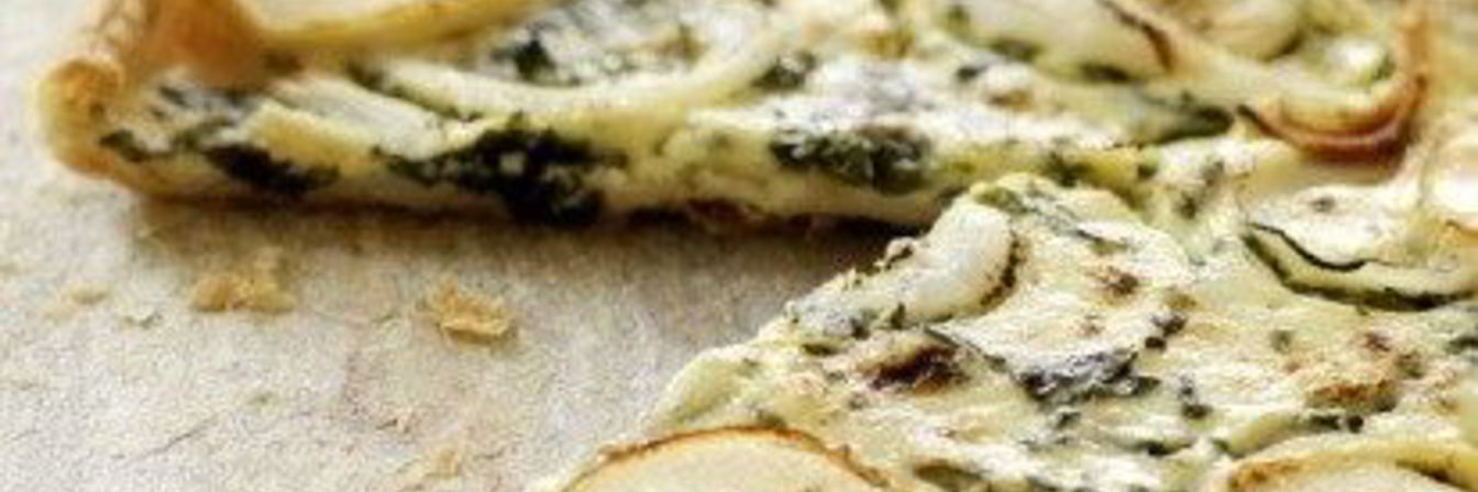 Пицца с утиным мясом, зеленым луком и соусом хойсин