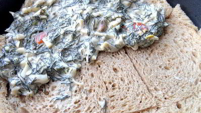 сырная пицца на хлебе