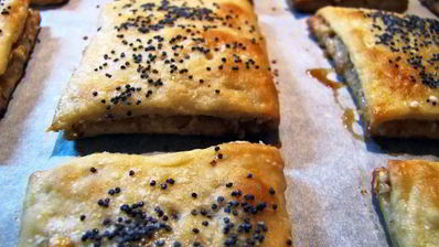 постные слойки с орехом и маком