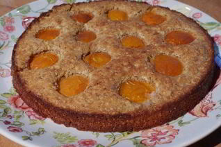 Миндальная коврижка с абрикосами