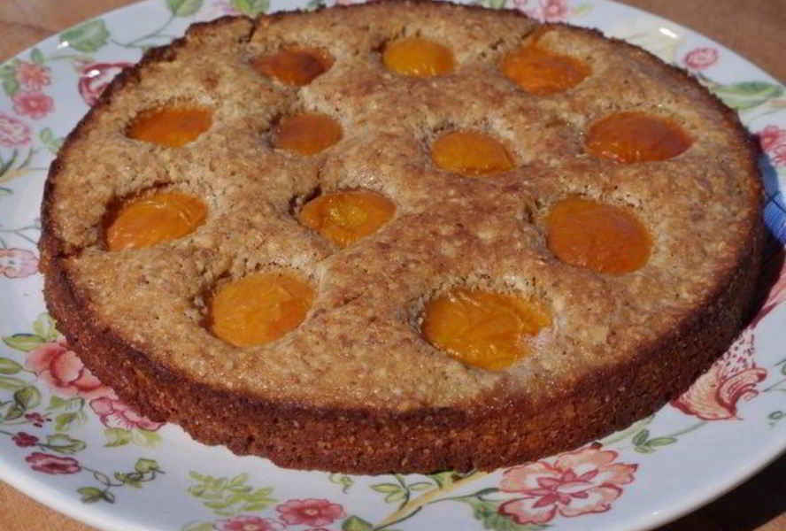 Миндальная коврижка с абрикосами