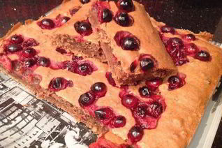 Постная шоколадная коврижка с клюквой