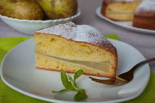 Грушевая шарлотка