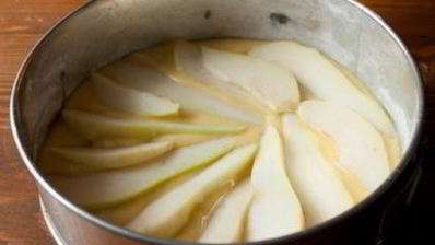 грушевая шарлотка