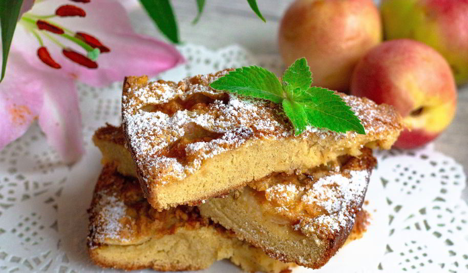 Рецепт классической шарлотки с яблоками и нектаринами