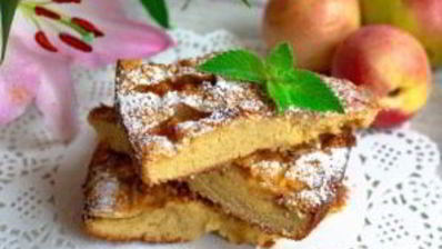 классическая шарлотка с яблоками и нектаринами