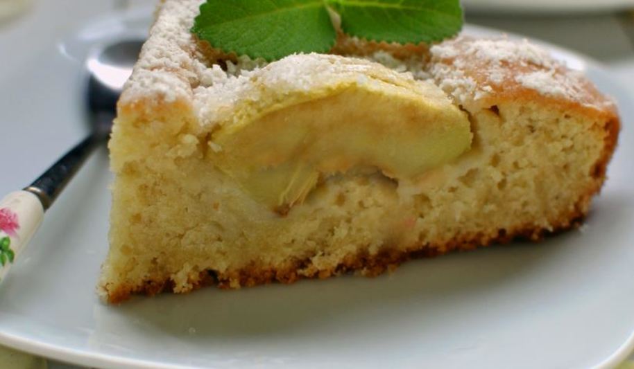 Рецепт кокосовой шарлотки с яблоками