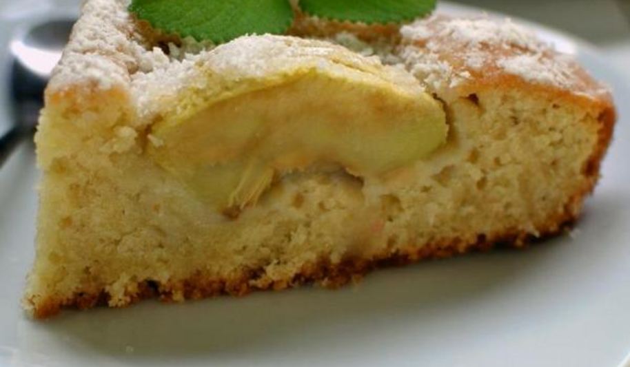 Рецепт нежнейшей шарлотки в духовке