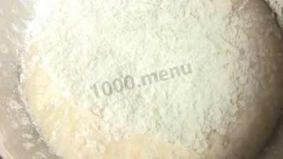 шарлотка на молоке с яблоками