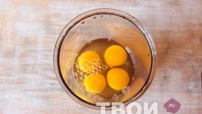 шарлотка с брусникой