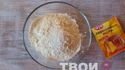 шарлотка с брусникой