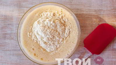 шарлотка с брусникой