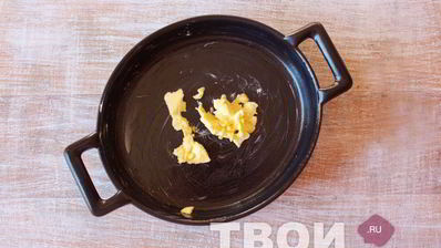 шарлотка с брусникой