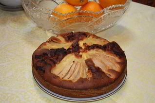 Шарлотка с грушами и орехами