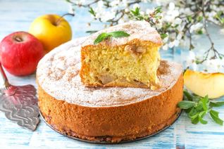 Шарлотка с корицей