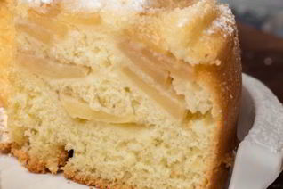 Шарлотка с манкой и кефиром