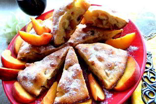 Шарлотка с нектаринами