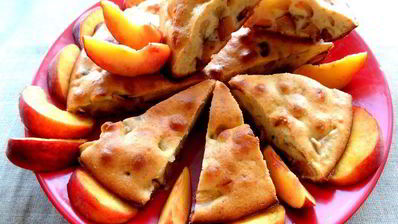 шарлотка с нектаринами