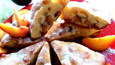 шарлотка с нектаринами