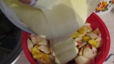 шарлотка с яблоками и грушами