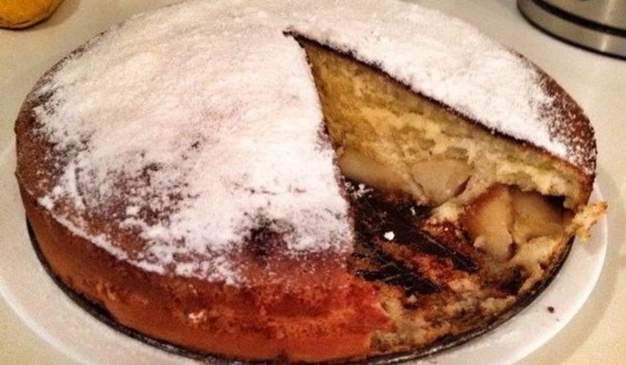 Рецепт шарлотки с яблоками в меде