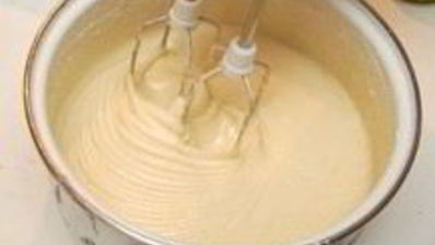 шарлотка с замороженными яблоками